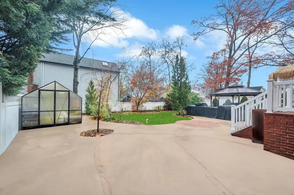 82 Cornwell Avenue Valley Stream NY 11580
