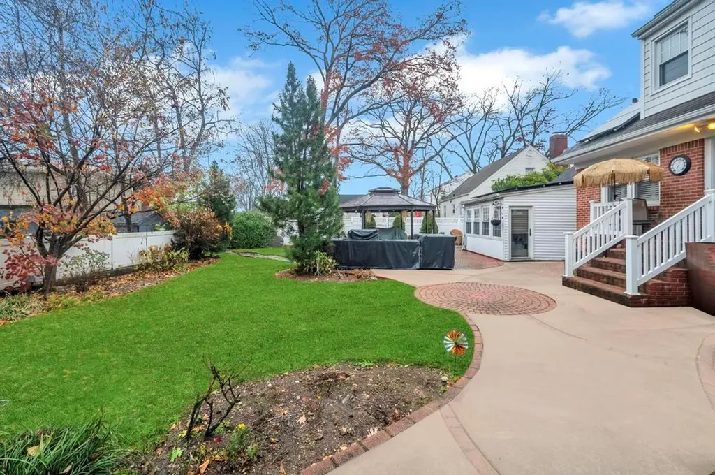 82 Cornwell Avenue Valley Stream NY 11580