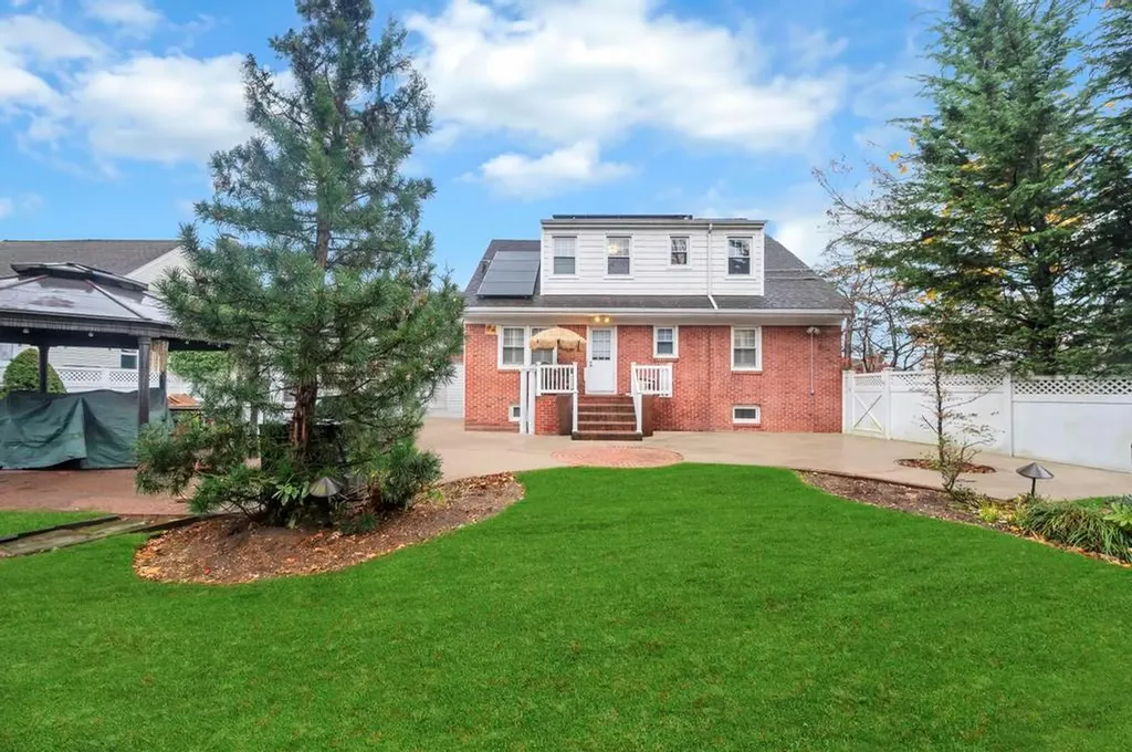 82 Cornwell Avenue Valley Stream NY 11580