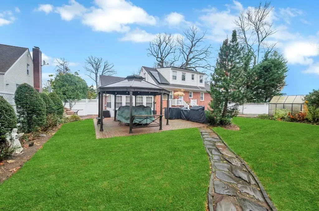 82 Cornwell Avenue Valley Stream NY 11580
