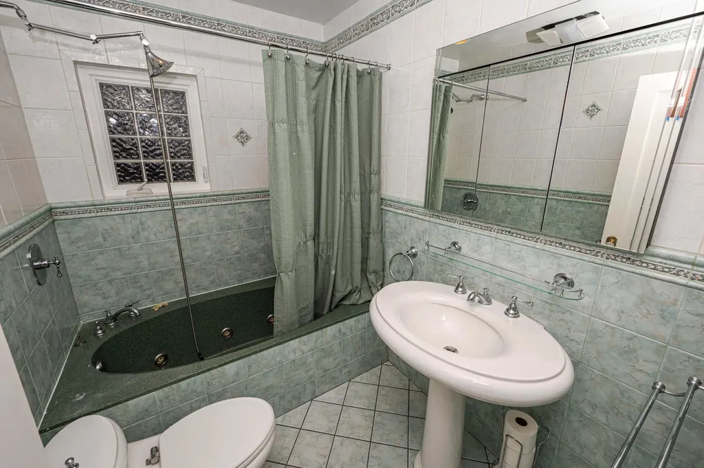 519 Richland Boulevard Brightwaters NY 11718