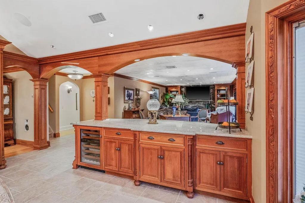 519 Richland Boulevard Brightwaters NY 11718