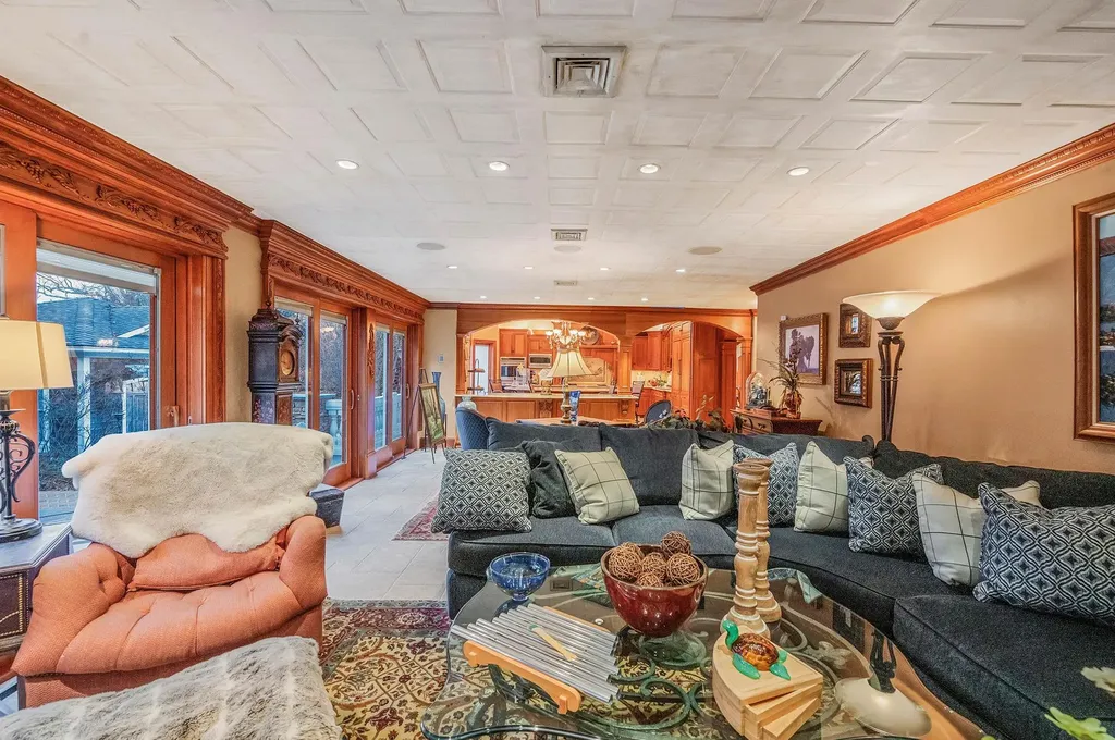519 Richland Boulevard Brightwaters NY 11718