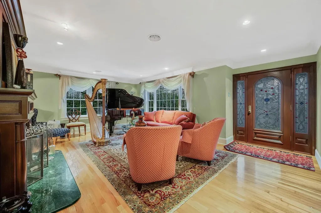 519 Richland Boulevard Brightwaters NY 11718