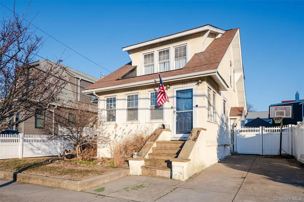 208 Franklin Boulevard Long Beach NY 11561