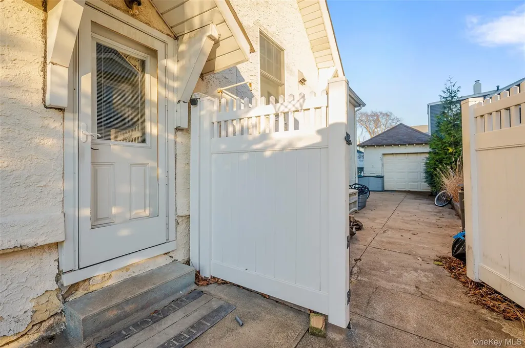 208 Franklin Boulevard Long Beach NY 11561