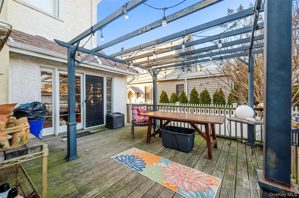 208 Franklin Boulevard Long Beach NY 11561