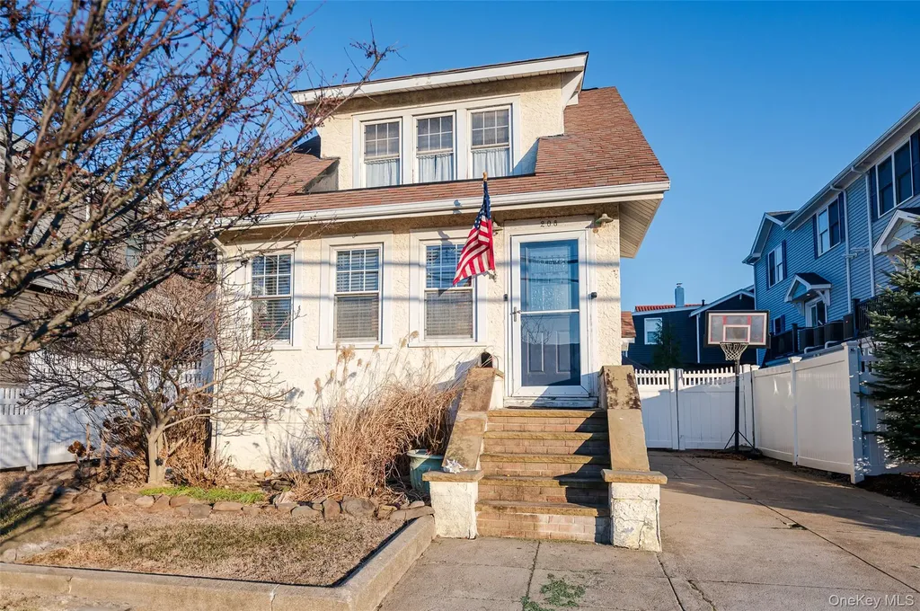 208 Franklin Boulevard Long Beach NY 11561