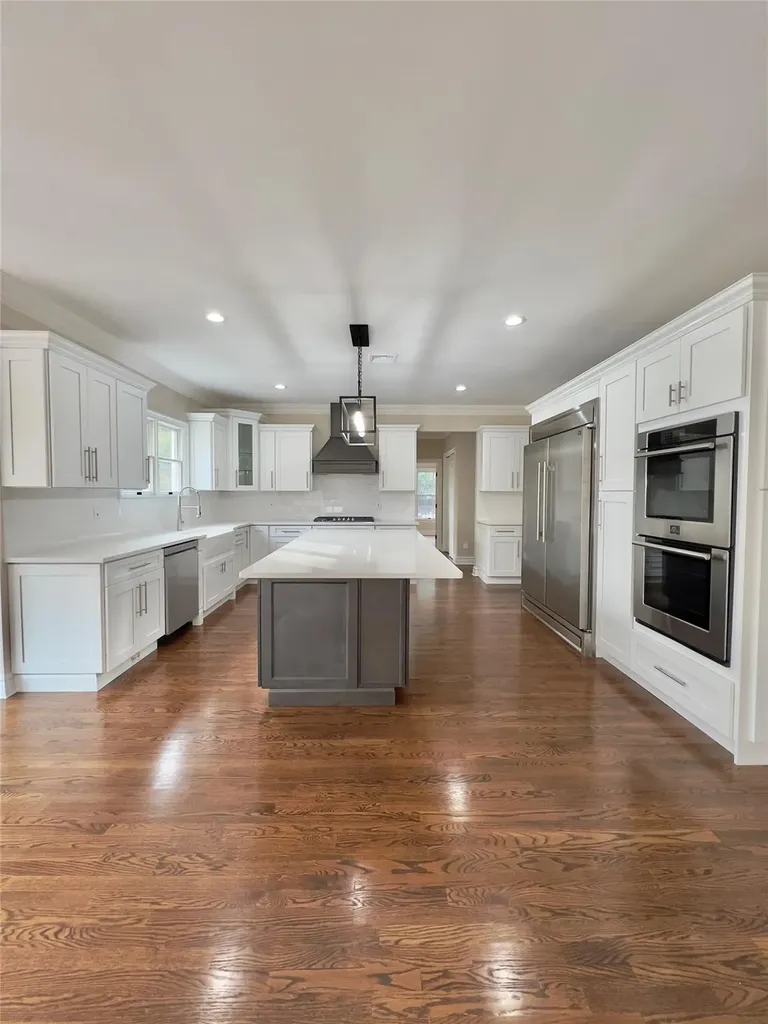 86 Shore Road Mount Sinai NY 11766
