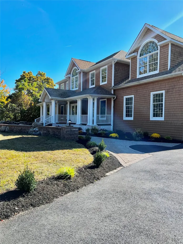 86 Shore Road Mount Sinai NY 11766