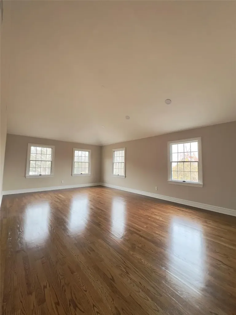 86 Shore Road Mount Sinai NY 11766
