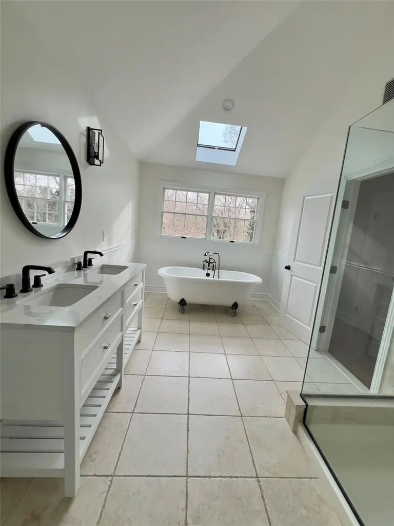 86 Shore Road Mount Sinai NY 11766
