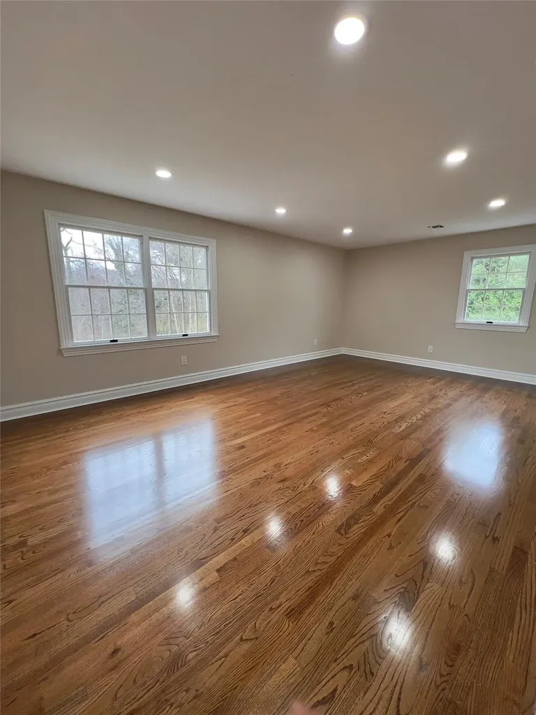 86 Shore Road Mount Sinai NY 11766