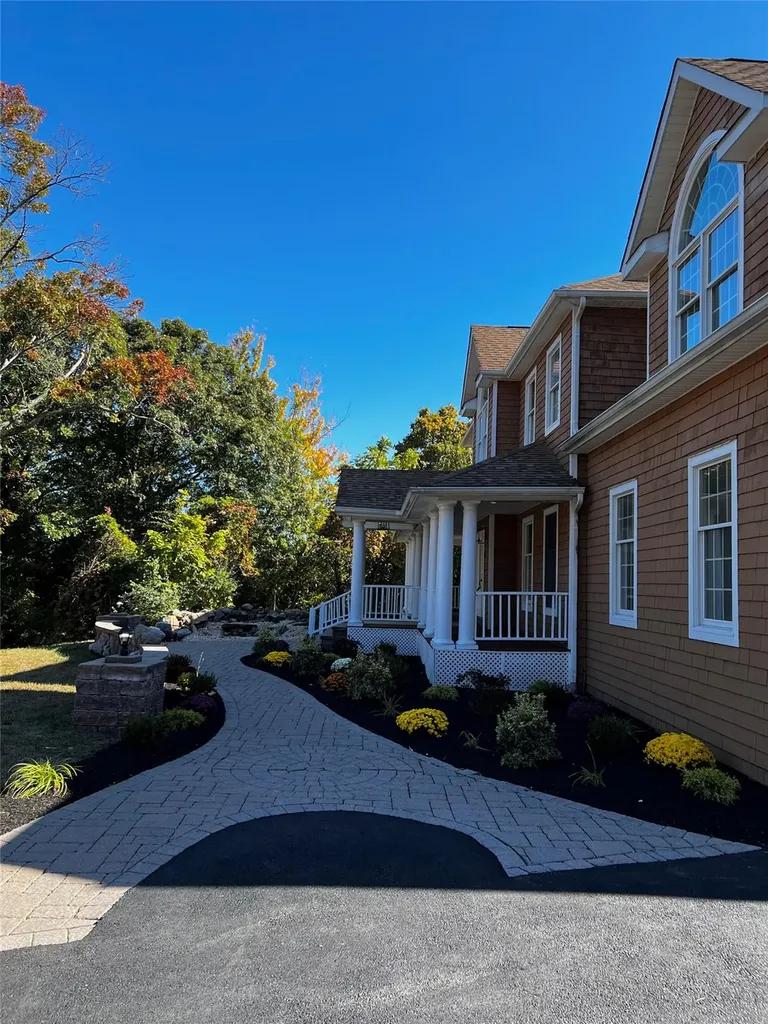 86 Shore Road Mount Sinai NY 11766