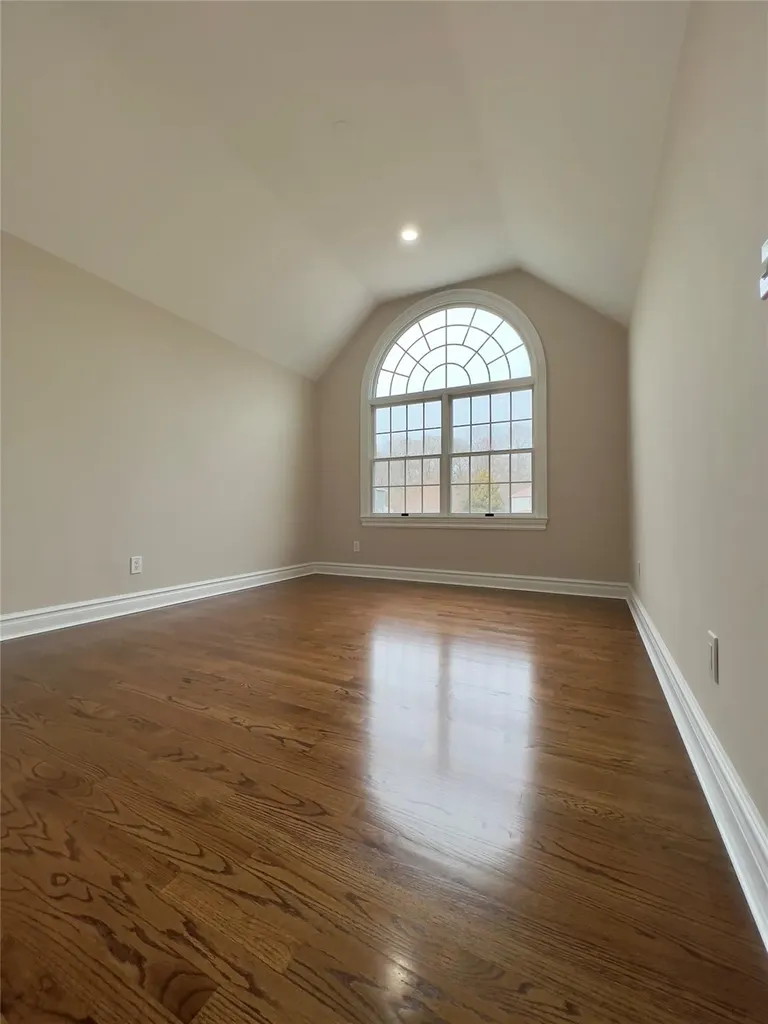 86 Shore Road Mount Sinai NY 11766