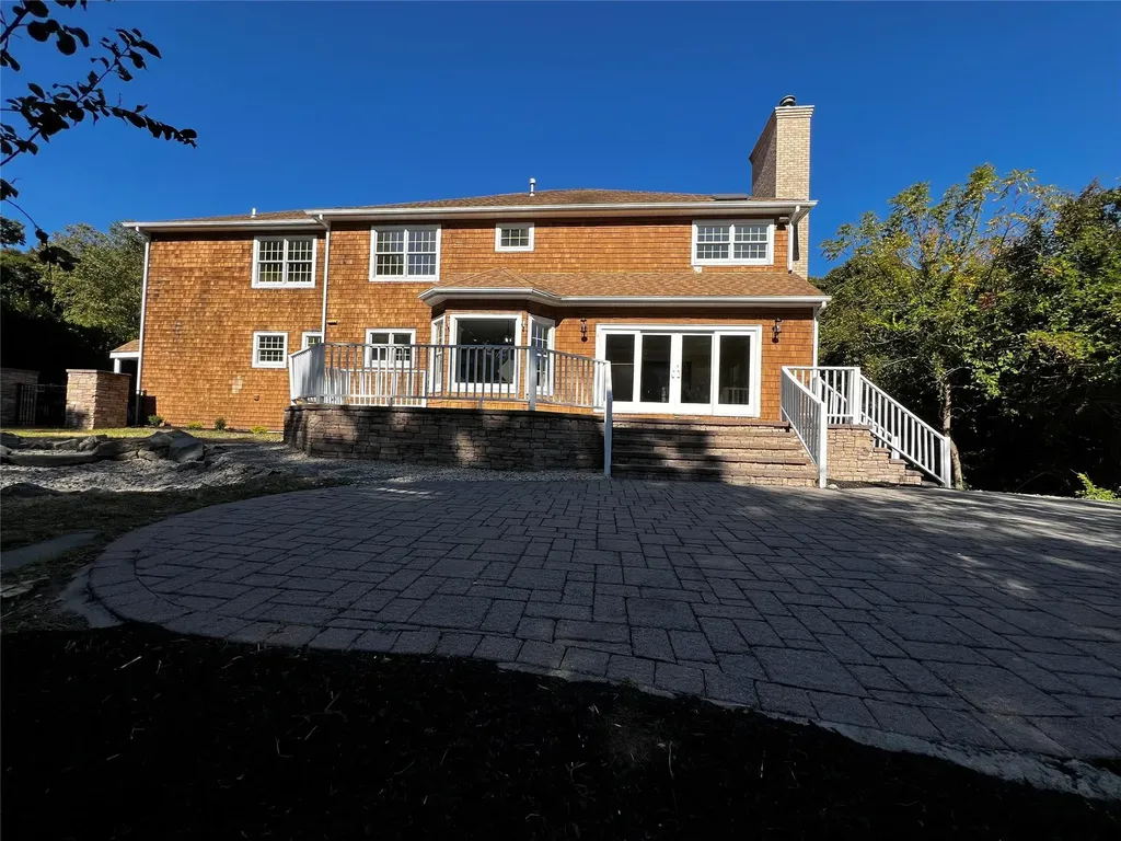 86 Shore Road Mount Sinai NY 11766