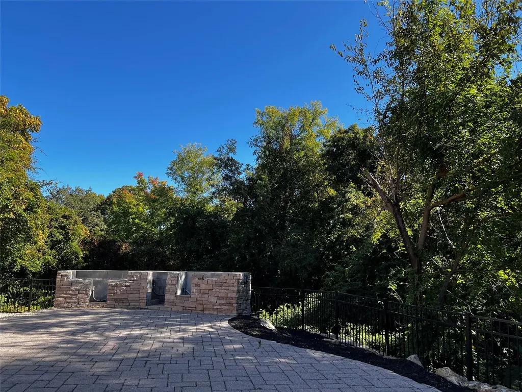 86 Shore Road Mount Sinai NY 11766