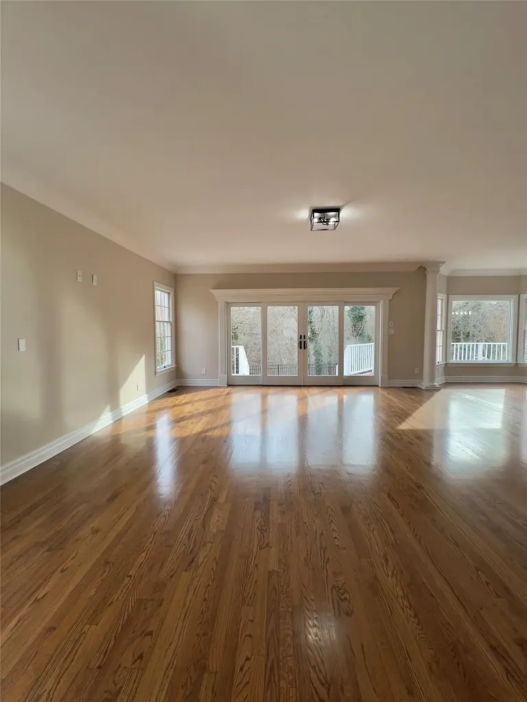 86 Shore Road Mount Sinai NY 11766