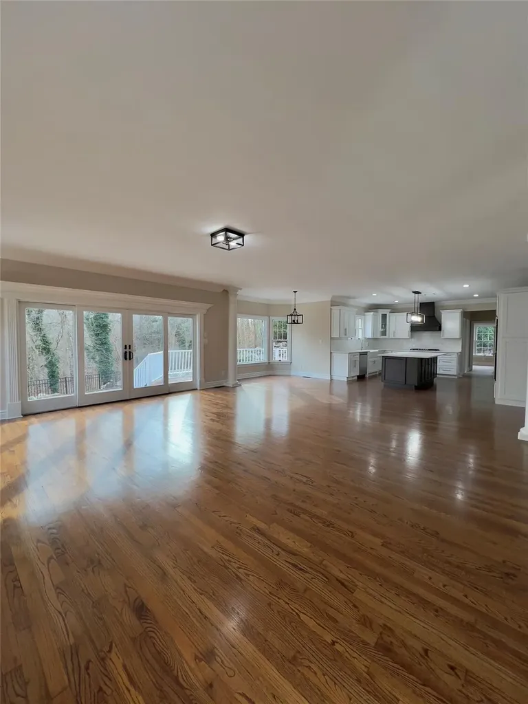 86 Shore Road Mount Sinai NY 11766