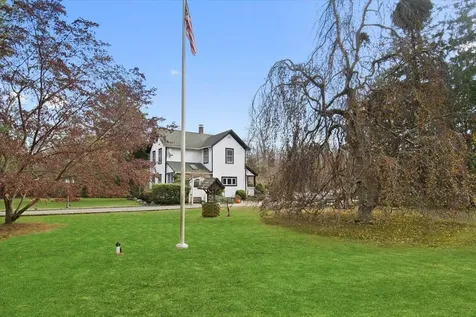 140 Beaver Dam Brookhaven NY 11719