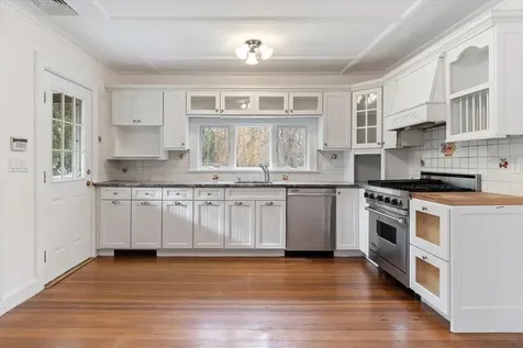 140 Beaver Dam Brookhaven NY 11719