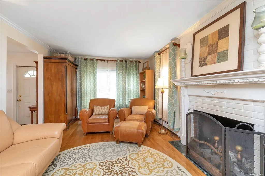 1 Motts Lane Glen Cove NY 11547