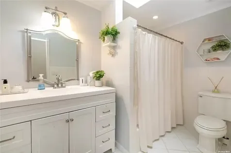 1 Motts Lane Glen Cove NY 11547