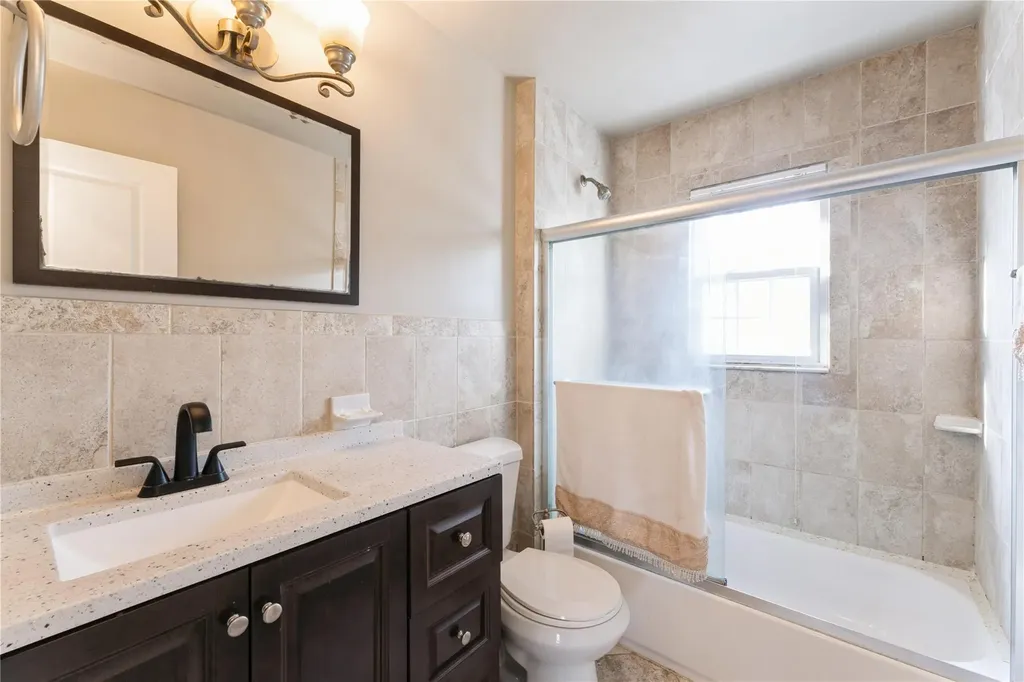 11 Mccouns Lane Glen Head NY 11545
