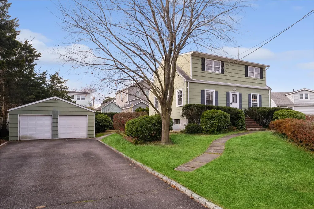 11 Mccouns Lane Glen Head NY 11545