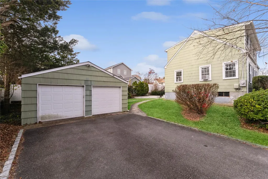 11 Mccouns Lane Glen Head NY 11545