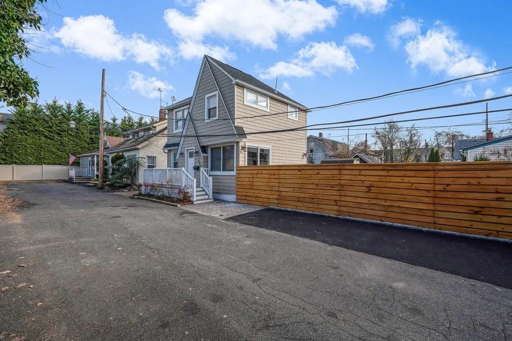345 Oak Court Cedarhurst NY 11516