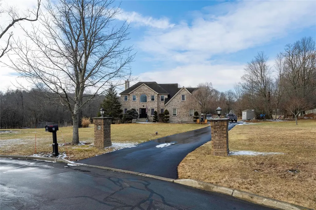 10 Hoffman Court Campbell Hall NY 10916
