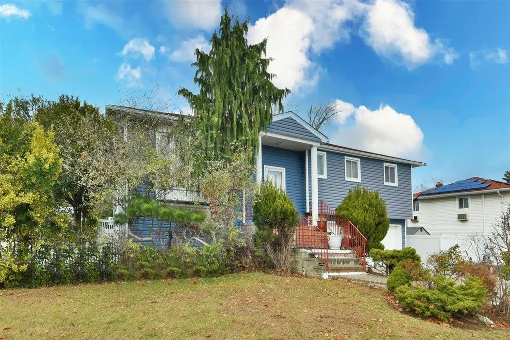 658 Golf Drive Valley Stream NY 11581