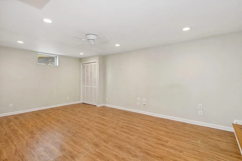 25 Seaside Avenue Hampton Bays NY 11946
