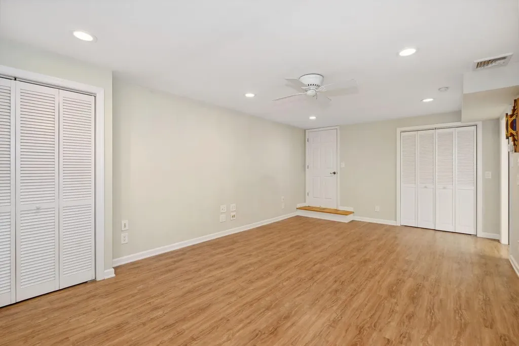 25 Seaside Avenue Hampton Bays NY 11946