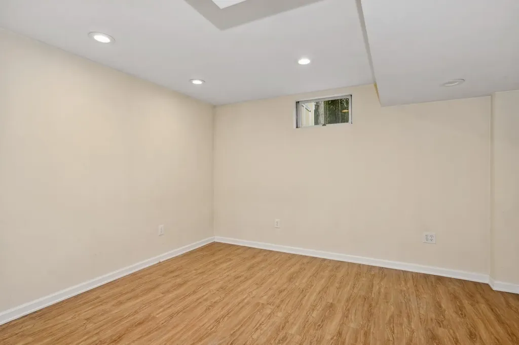 25 Seaside Avenue Hampton Bays NY 11946