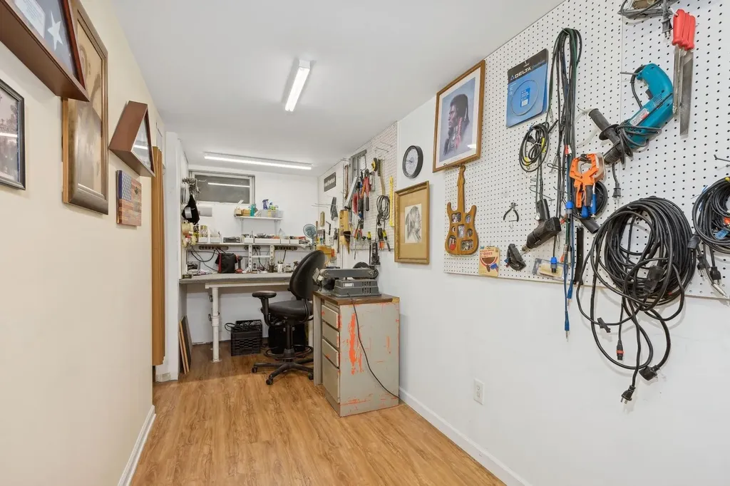 25 Seaside Avenue Hampton Bays NY 11946
