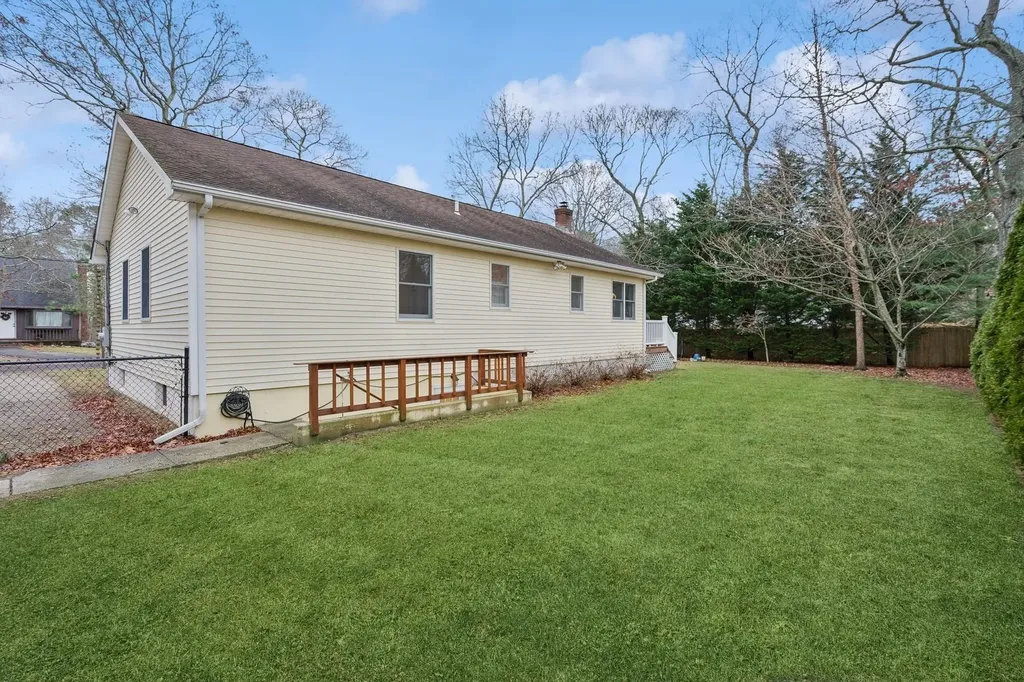 25 Seaside Avenue Hampton Bays NY 11946