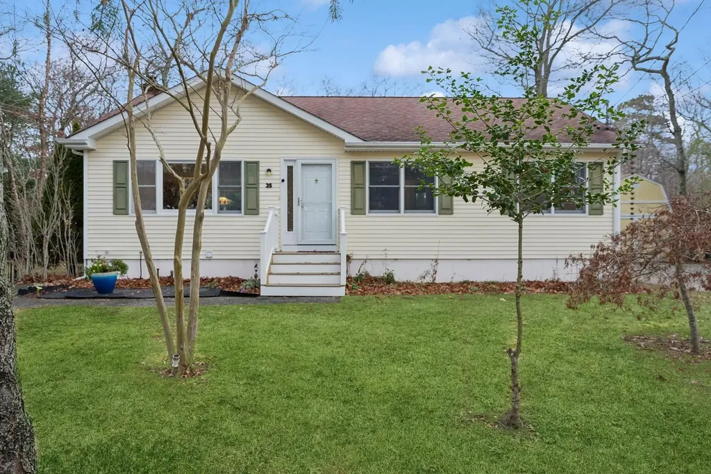 25 Seaside Avenue Hampton Bays NY 11946