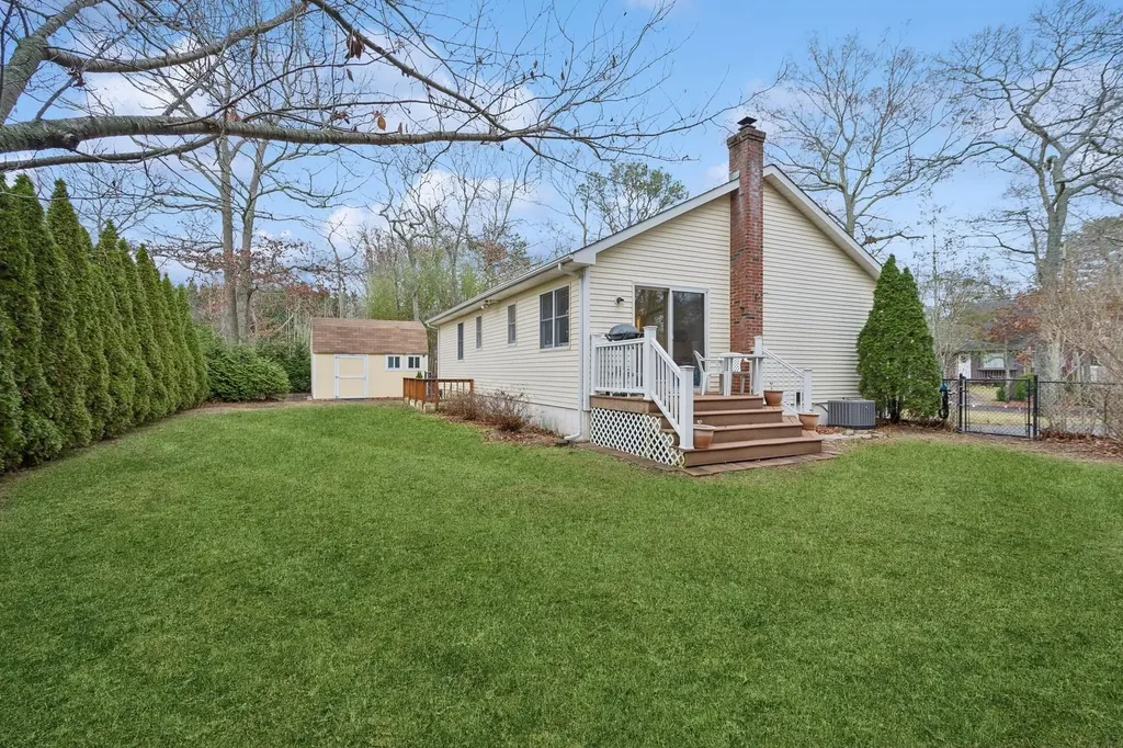25 Seaside Avenue Hampton Bays NY 11946