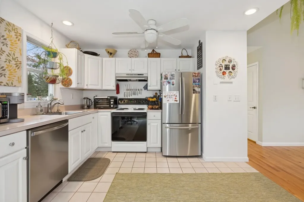 25 Seaside Avenue Hampton Bays NY 11946