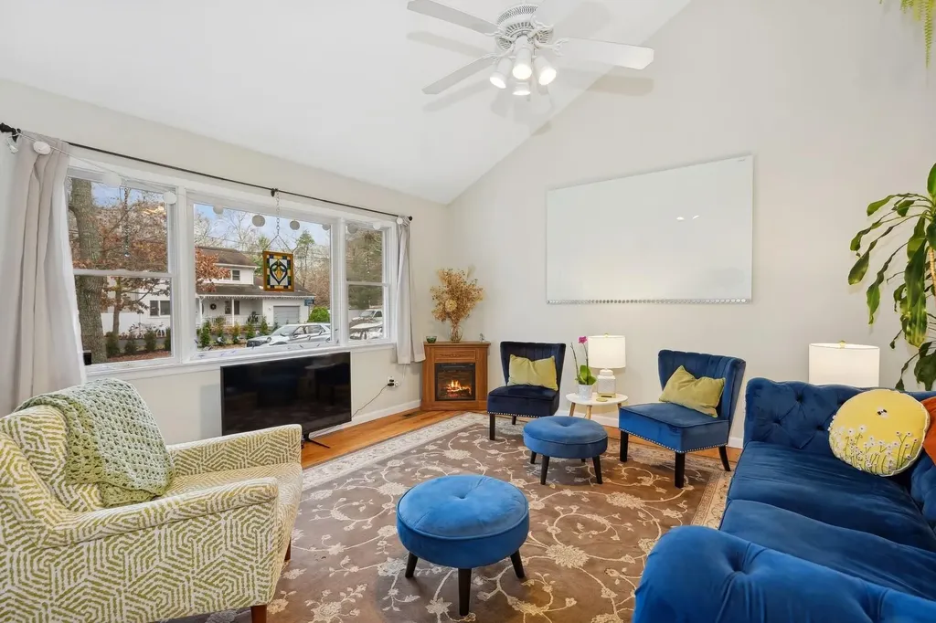 25 Seaside Avenue Hampton Bays NY 11946