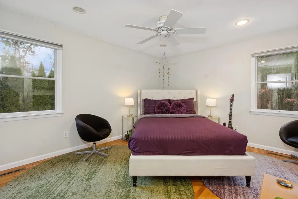 25 Seaside Avenue Hampton Bays NY 11946