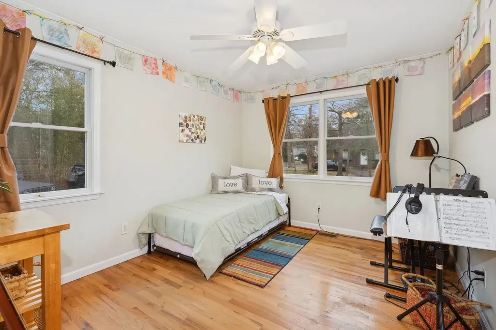 25 Seaside Avenue Hampton Bays NY 11946