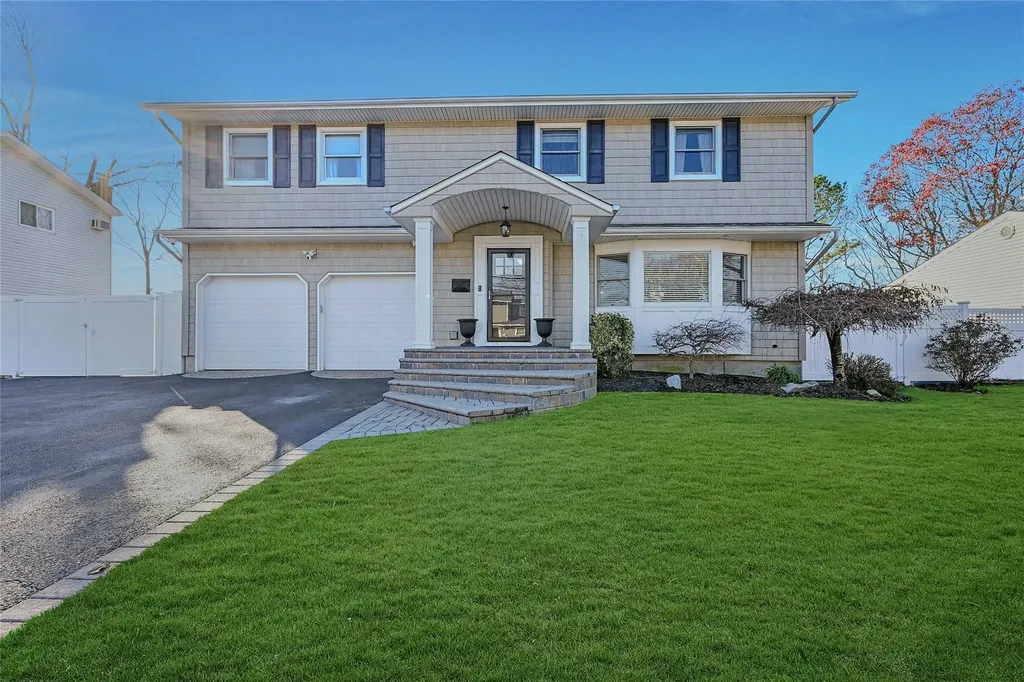 52 Arline Lane East Islip NY 11730