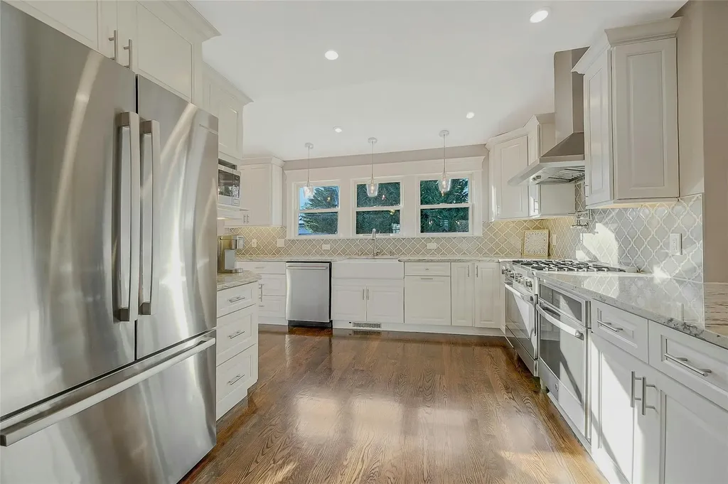 52 Arline Lane East Islip NY 11730