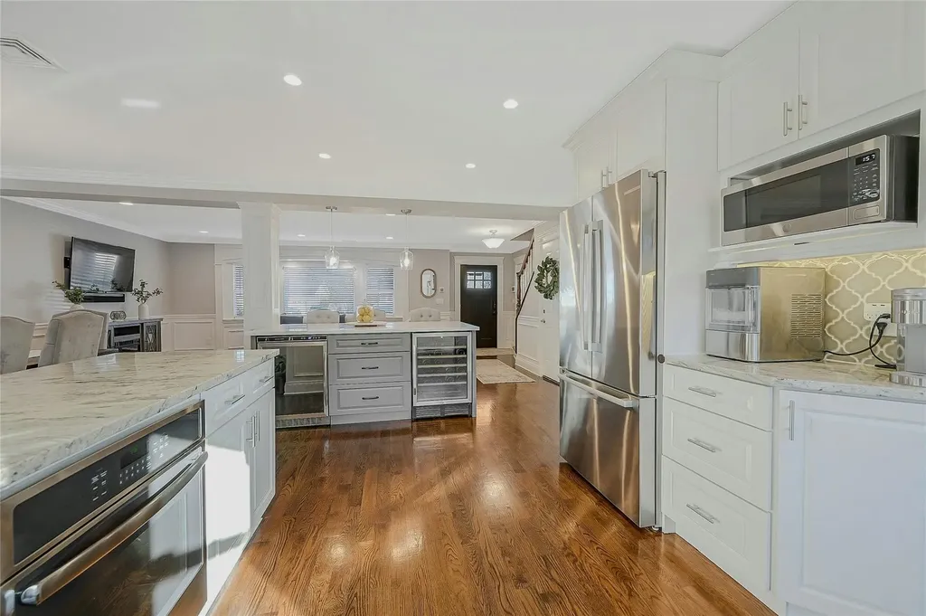 52 Arline Lane East Islip NY 11730