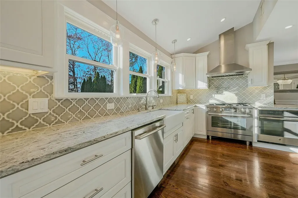 52 Arline Lane East Islip NY 11730