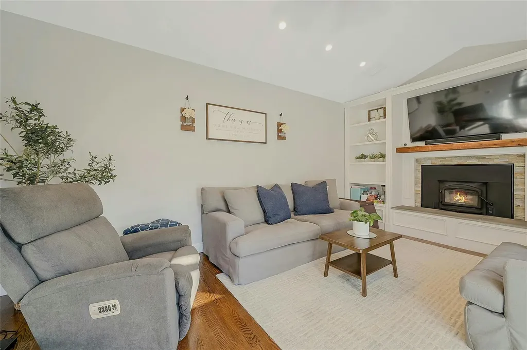 52 Arline Lane East Islip NY 11730
