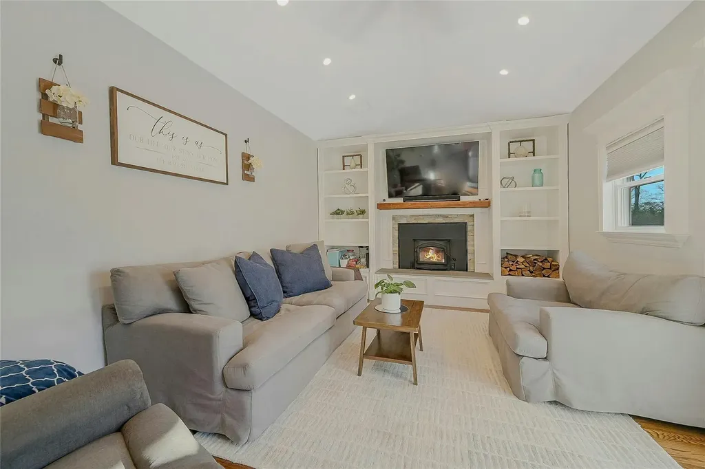 52 Arline Lane East Islip NY 11730